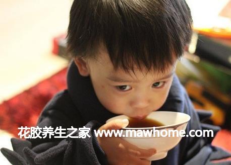 喝中藥可以吃魚膠嗎