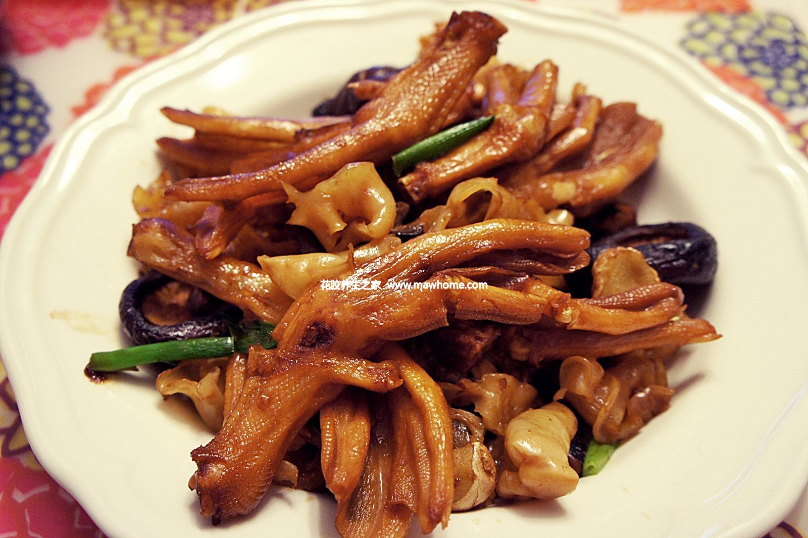 花膠冬菇炆鴨掌