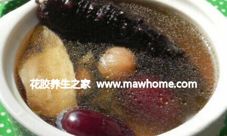 海參花膠烏雞湯