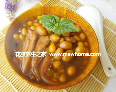 黃花膠花生紅豆糖水