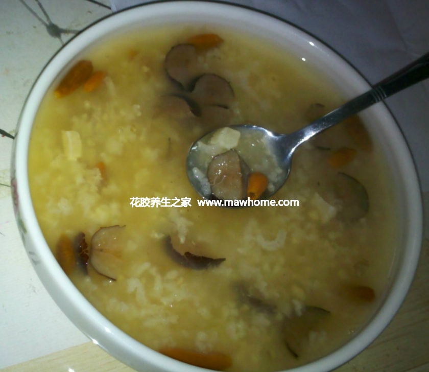 花膠雪耳小米粥