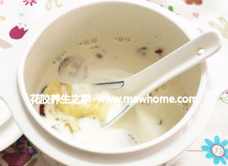 牛奶燉花膠的第5種做法