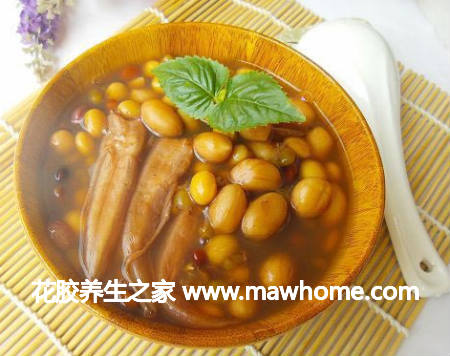 黃花膠花生紅豆糖水
