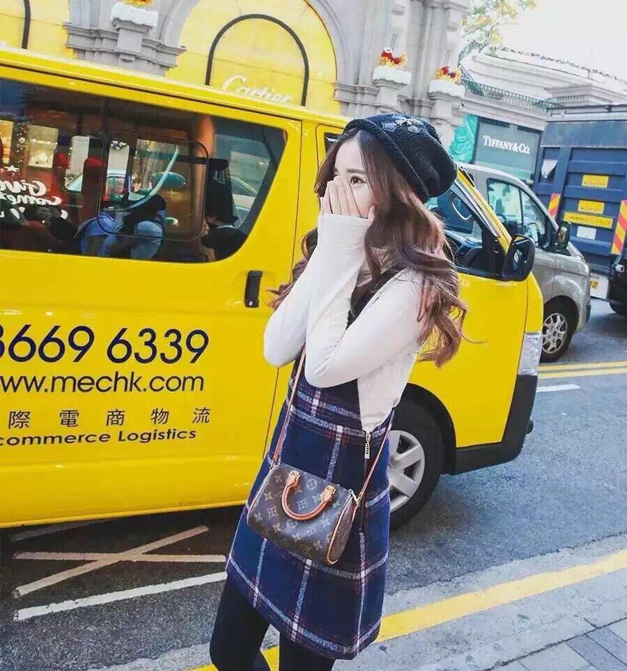 Lv speedy nano 不就能裝嗎?它憑什么比lv nano noe火那么多。