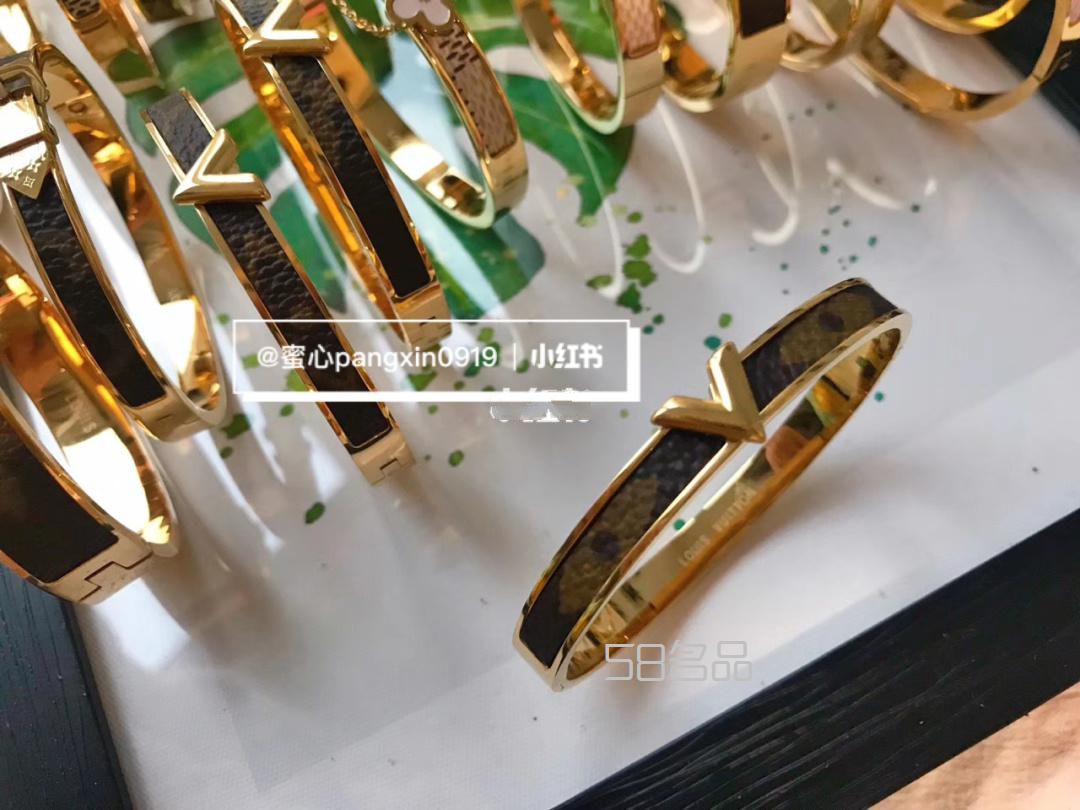 Lv正品拆包手鐲 新款 有點美呢,lv枕頭包有幾個尺寸