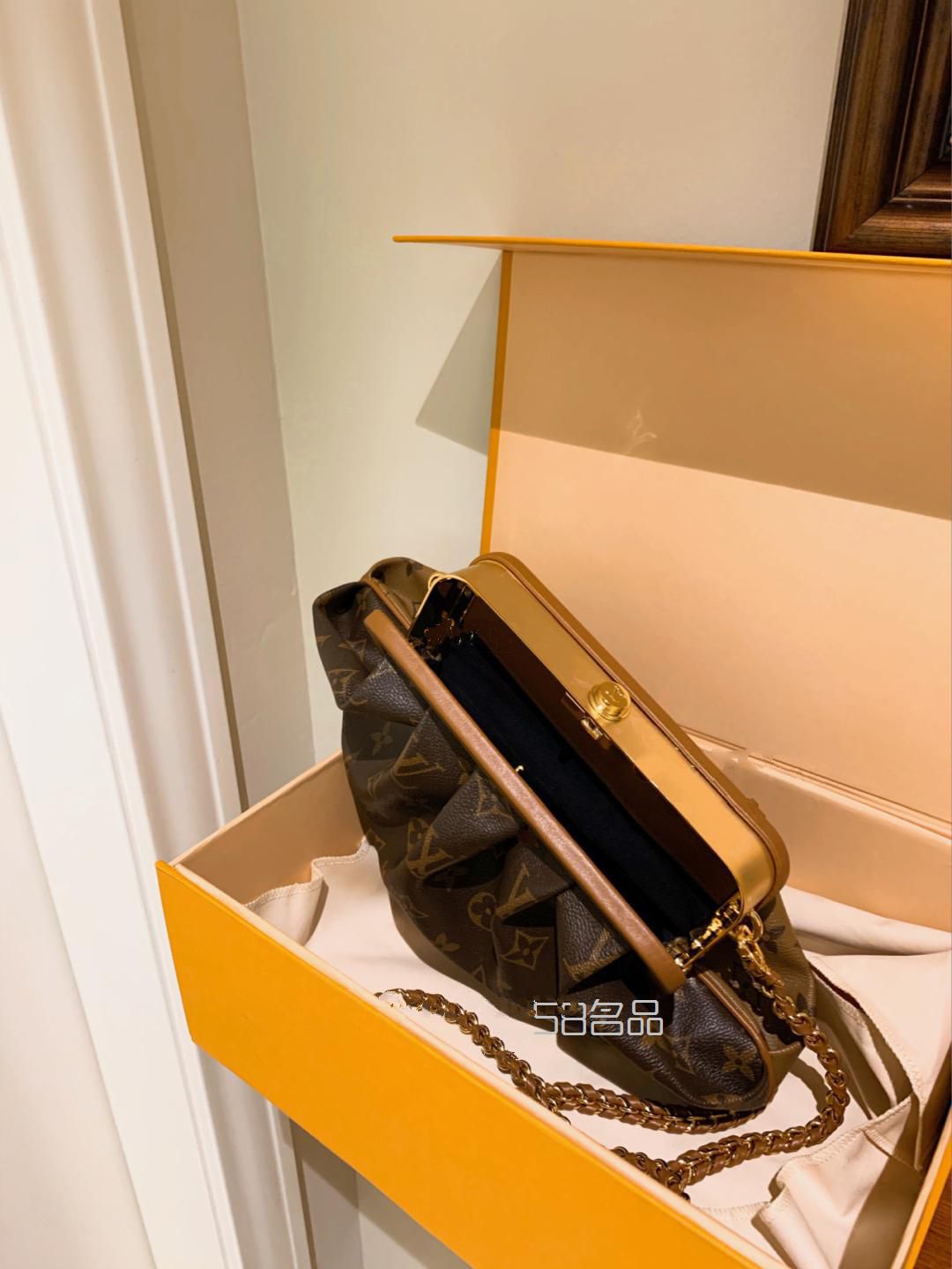 LV云朵包夾子包超級難買,lv n42270