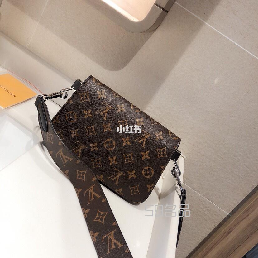 lv 郵差包,lv2015有一款扣能旋轉的錢包