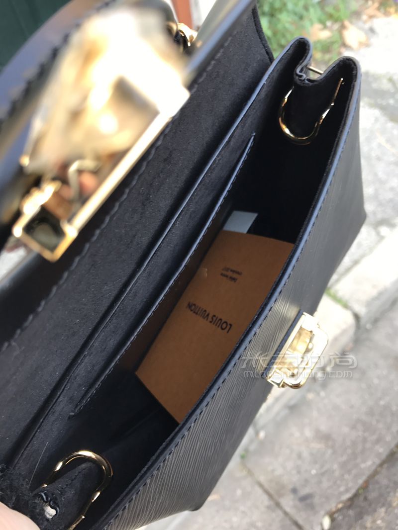 超級nice的Lv郵差包，新買到的LV locky郵差包圖片上身圖