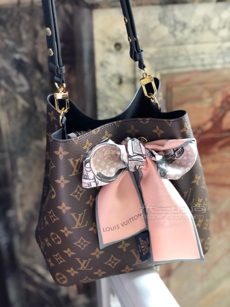 LV粉色水桶包美少女必入的入門款，法國購入還可以退稅哦