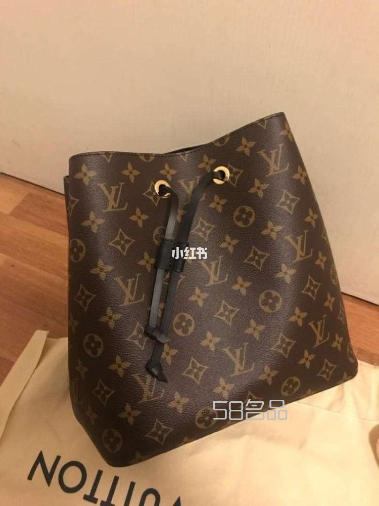 為什么LV的包都長一個樣還是很多人買？,lv包包的編號在哪里
