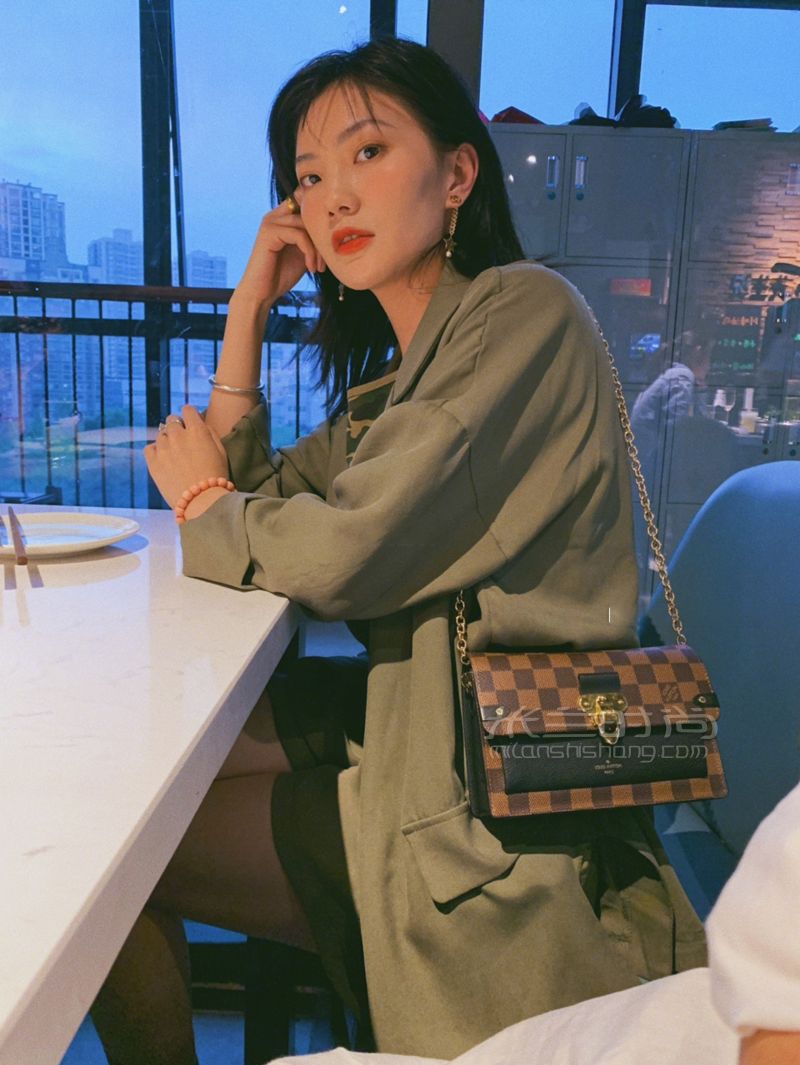分享一下LV VAVIN鏈條包多種背法，LV包woc上身圖片看這里