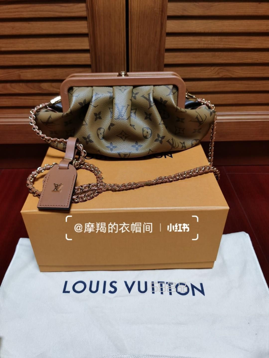 LV新款Ivy郵差包來咯改良后的包型超美,lv迷你書包幾個拉鏈