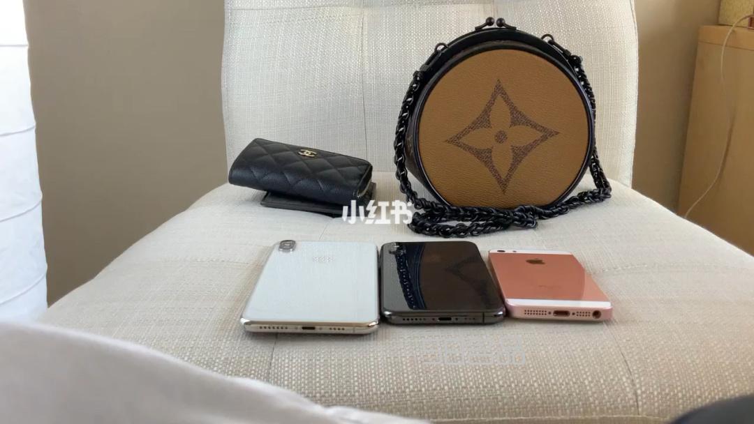 Lv 新圓餅包到底能不能放下手機,正品lv包邊開膠