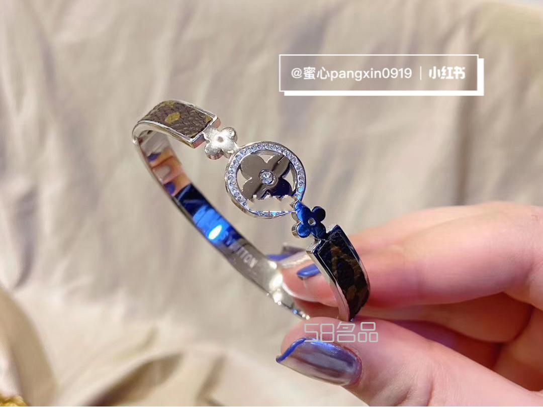 Lv正品拆包手鐲 新款 有點美呢,lv枕頭包有幾個尺寸