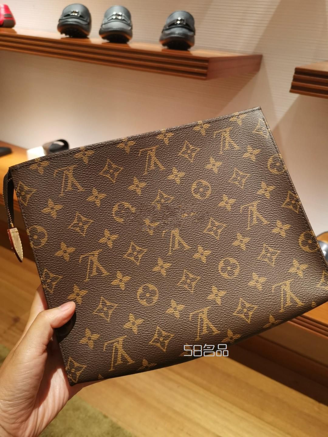 萬年經典～LV洗漱包！！,lv棋盤包價格
