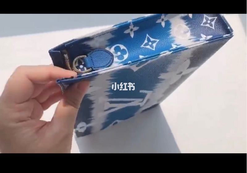 誰能告訴我 LV 2022盥洗包到底有沒有這款,lv m40146