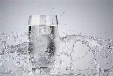 開水反復燒開有害辟謠 二次燒開的水能喝嗎央視辟謠