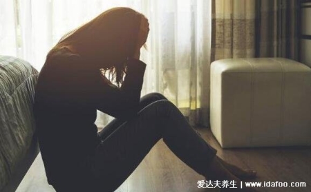 女人艾滋病的三大癥狀圖片，對比艾滋病初期小紅點照片自查