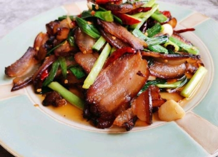 臘肉過期了但包裝很好能不能吃？臘肉一直放在冷藏室二年多了可以吃嗎