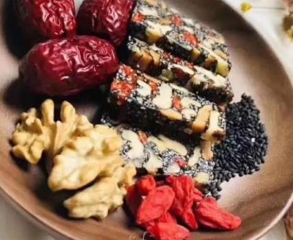 阿膠糕吃起來有點酸味正常嗎？阿膠糕有黃明膠好還是沒有好