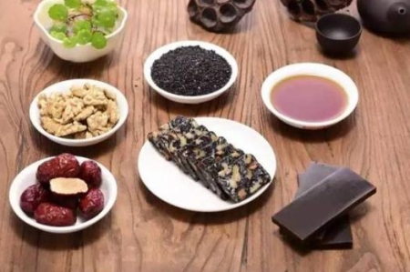 阿膠糕吃起來有點酸味正常嗎？阿膠糕有黃明膠好還是沒有好