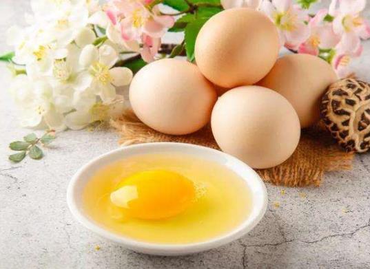 生雞蛋用什么東西裝才不爛？生雞蛋打散后能放多久