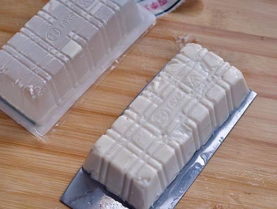 盒裝內酯豆腐在常溫能放多久？盒裝內酯豆腐用不用洗