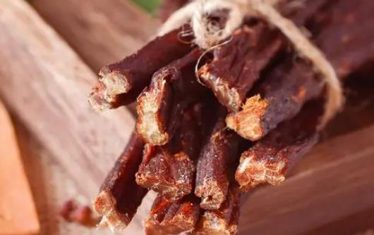 為什么牛肉干上有白點？吃牛肉干有什么功效？