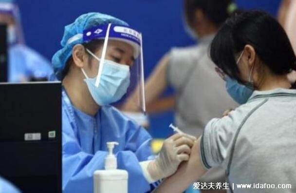 新冠疫苗第三針加強針注意事項，24小時不碰水注意飲食忌口