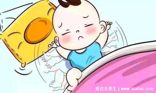 嬰兒佝僂病睡姿圖片，警惕骨骼發育的4種情況(平躺睡覺) 