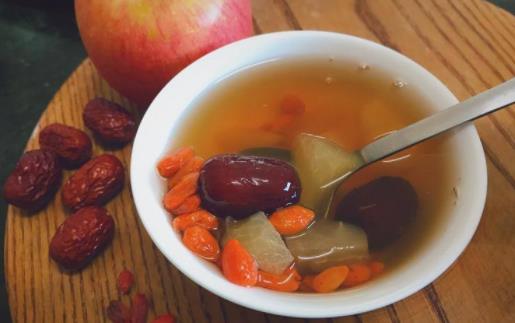 蘋果紅棗枸杞煮水能天天喝嗎 蘋果紅棗枸杞煮湯經期可以喝嗎