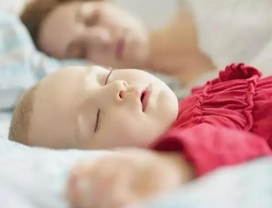 寶寶睡覺幾個小時正常？影響寶寶睡眠的因素