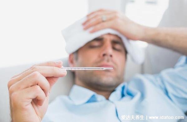 白血病初期針孔小紅點圖片，變瘀斑不癢按壓不褪色(自我檢查法)