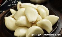 生大蒜一招治痛風是誤解，大蒜非痛風克