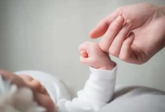 寶寶拉肚子嘴唇發紫是為什么(嬰兒拉肚子