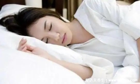 晚飯后做好3件事，失眠不見了！睡得更香了！