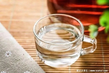 晨起喝白開水特養人，但3個禁忌別犯！