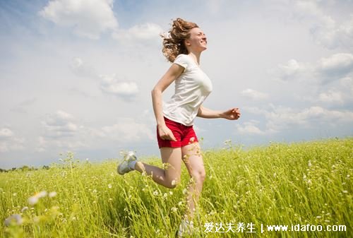  女人到底多少歲算進入更年期呢？做好2點，利于平穩度過