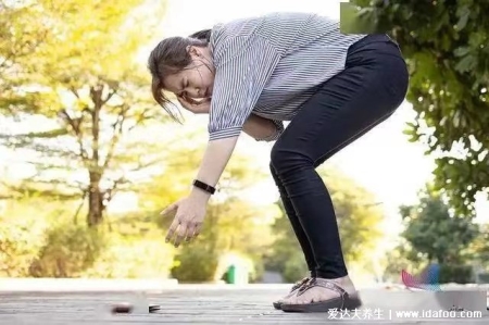 蹲下起來后“頭暈眼黑”，是什么原因導致的？