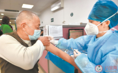 新冠疫苗年齡限制80歲能打嗎(老年人接種新冠疫苗的政策)