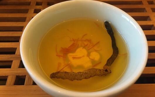 蟲草可以用100℃水泡嗎,蟲草泡溫水還是熱水