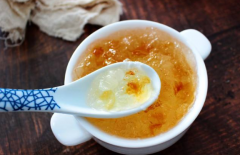 牛奶燉桃膠熱量高嗎，牛奶桃膠卡路里
