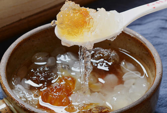 牛奶燉桃膠熱量高嗎，牛奶桃膠卡路里