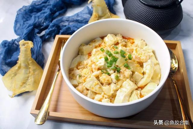 「魚膠新煮意」咸鴨蛋鮮蝦魚膠燉豆腐