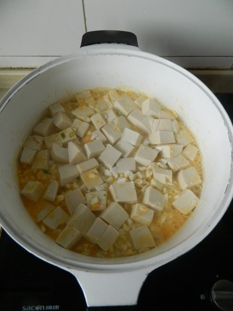 咸蛋燒豆腐的做法步驟11