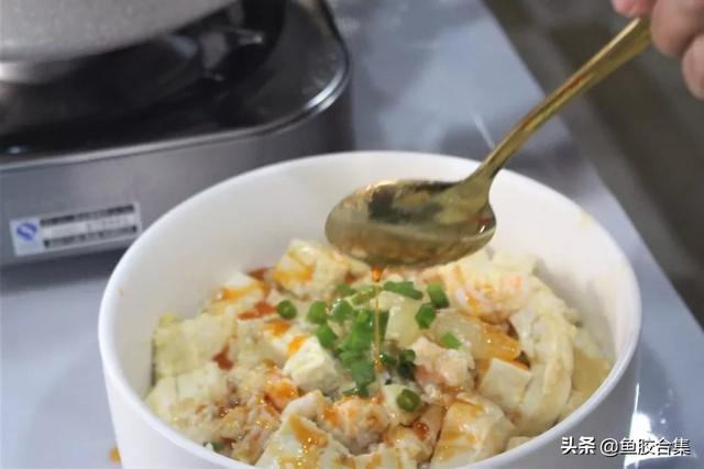 「魚膠新煮意」咸鴨蛋鮮蝦魚膠燉豆腐