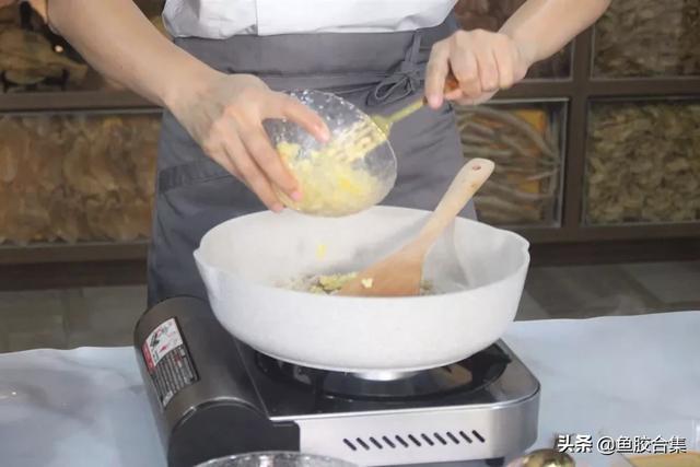 「魚膠新煮意」咸鴨蛋鮮蝦魚膠燉豆腐