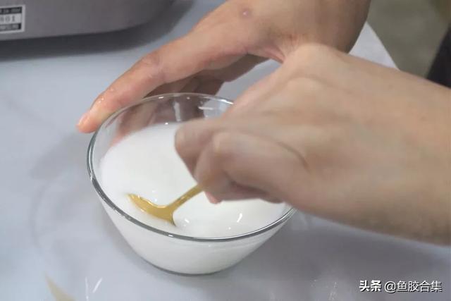 「魚膠新煮意」咸鴨蛋鮮蝦魚膠燉豆腐