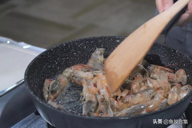 「魚膠新煮意」咸鴨蛋鮮蝦魚膠燉豆腐
