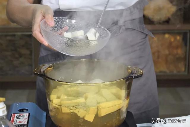 「魚膠新煮意」咸鴨蛋鮮蝦魚膠燉豆腐